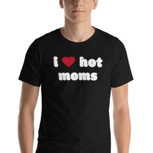 ❤️ I Heart Hot Moms Black T-shirt with Red Heart & White Text ❤️ Size M